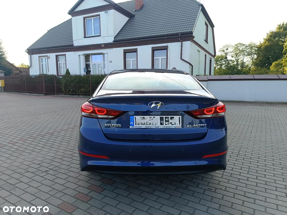 Hyundai Elantra - 10