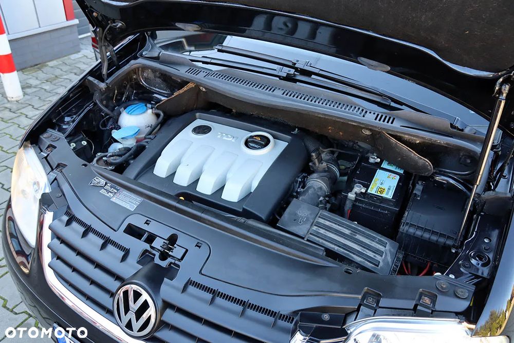 Volkswagen Touran 1.9 TDI DSG Highline - 36