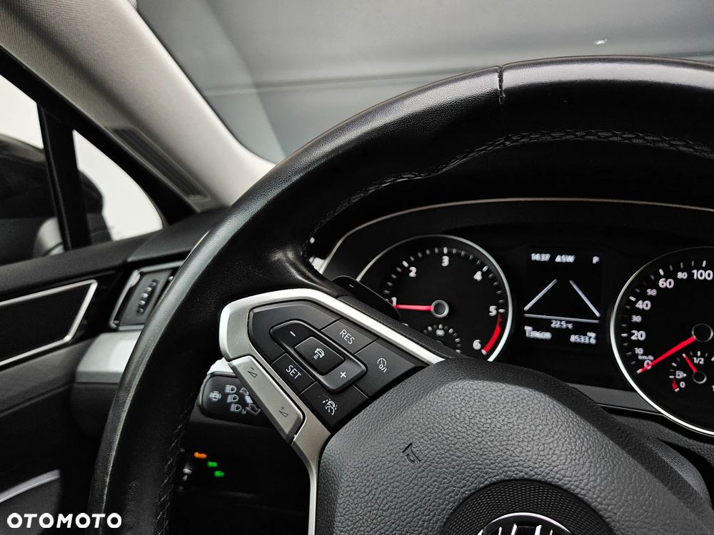 Volkswagen Passat 2.0 TDI EVO Business DSG - 24