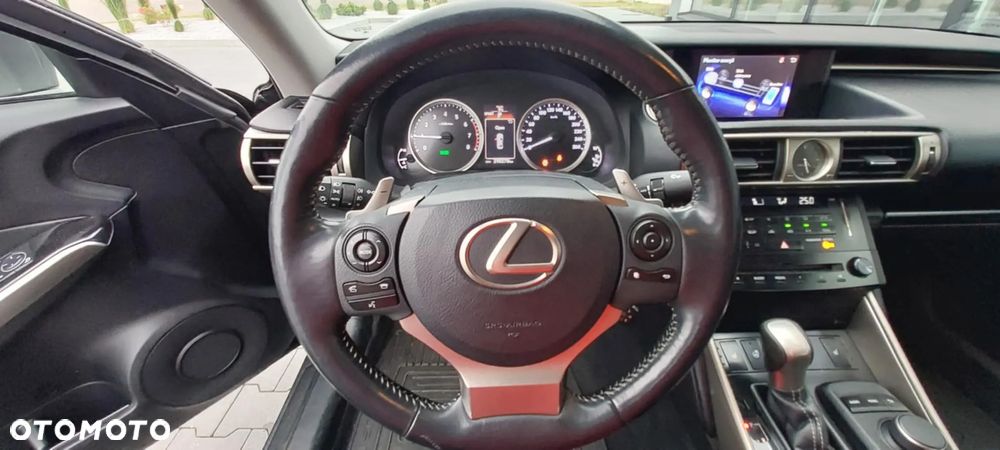 Lexus IS - 11