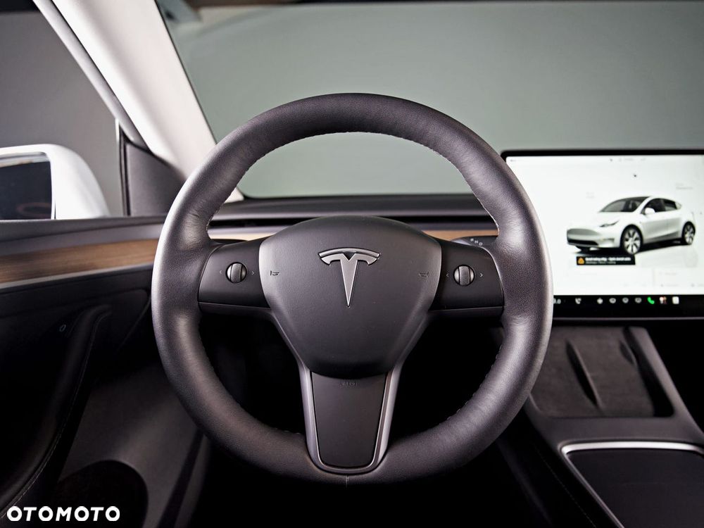 Tesla Model Y - 20