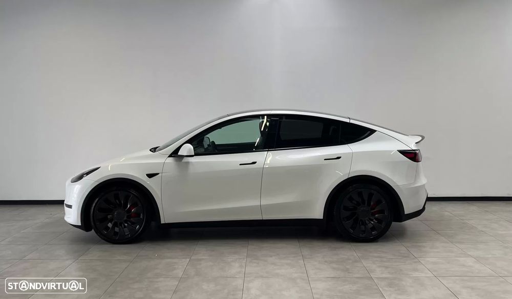 Tesla Model Y - 4