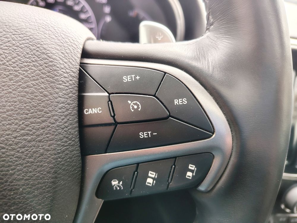 Jeep Grand Cherokee - 23