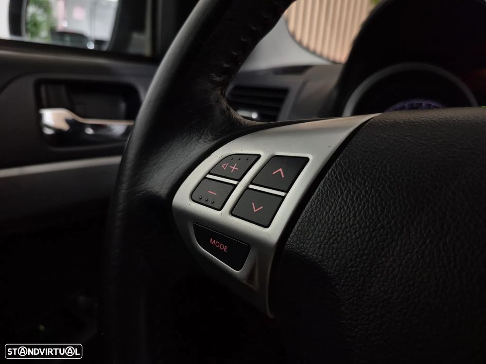 Mitsubishi Lancer 1.5 Inform - 9