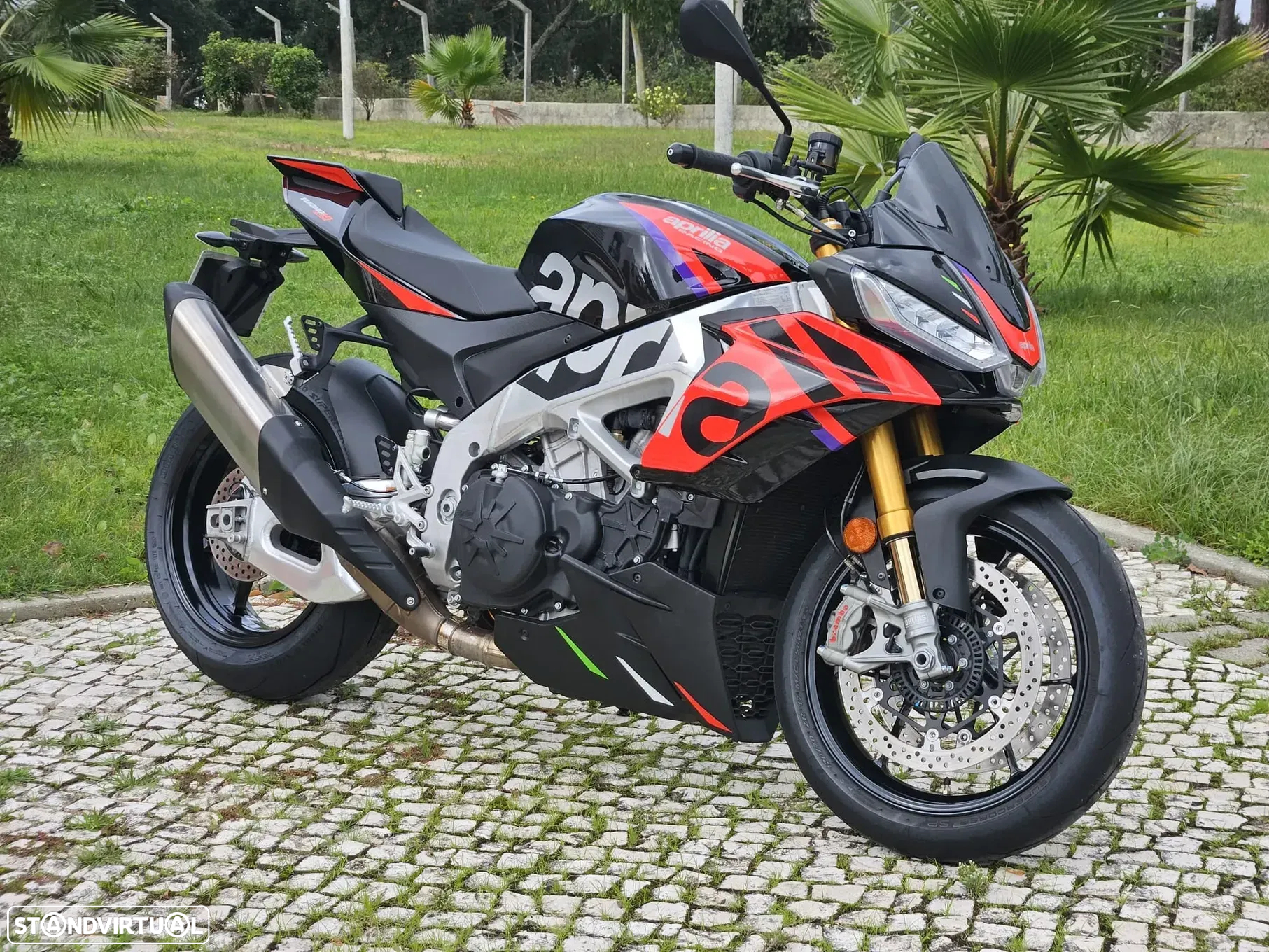 Aprilia Tuono V4 Factory 1100 - 4
