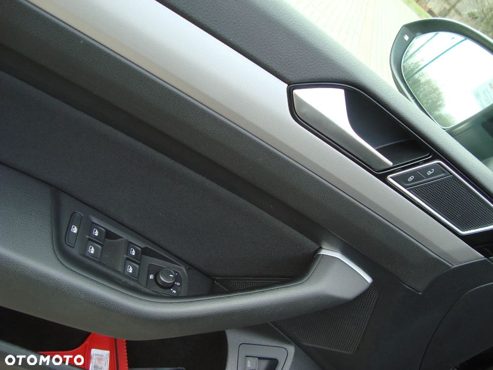 Volkswagen Passat 2.0 TDI SCR DSG Comfortline - 18
