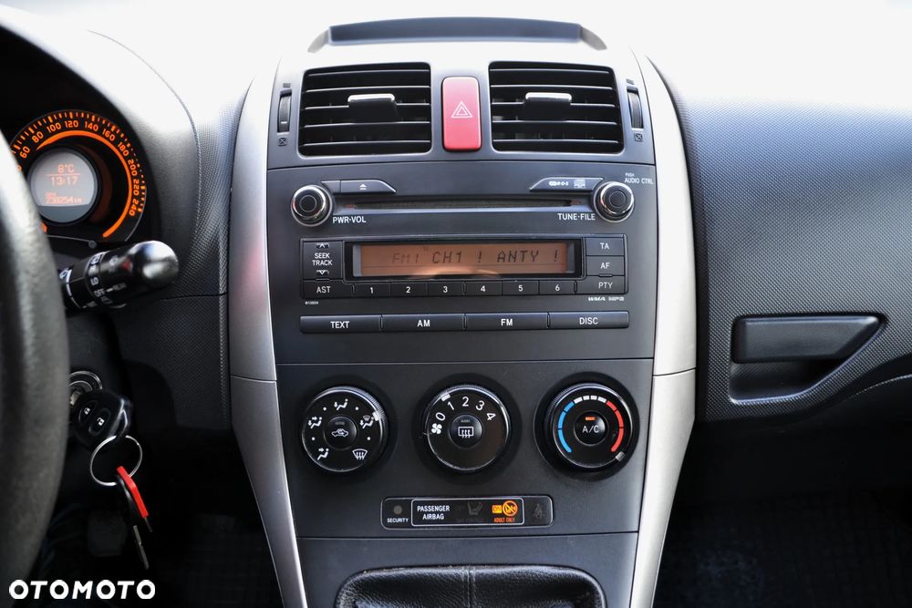 Toyota Auris 1.4 D-4D Luna - 17