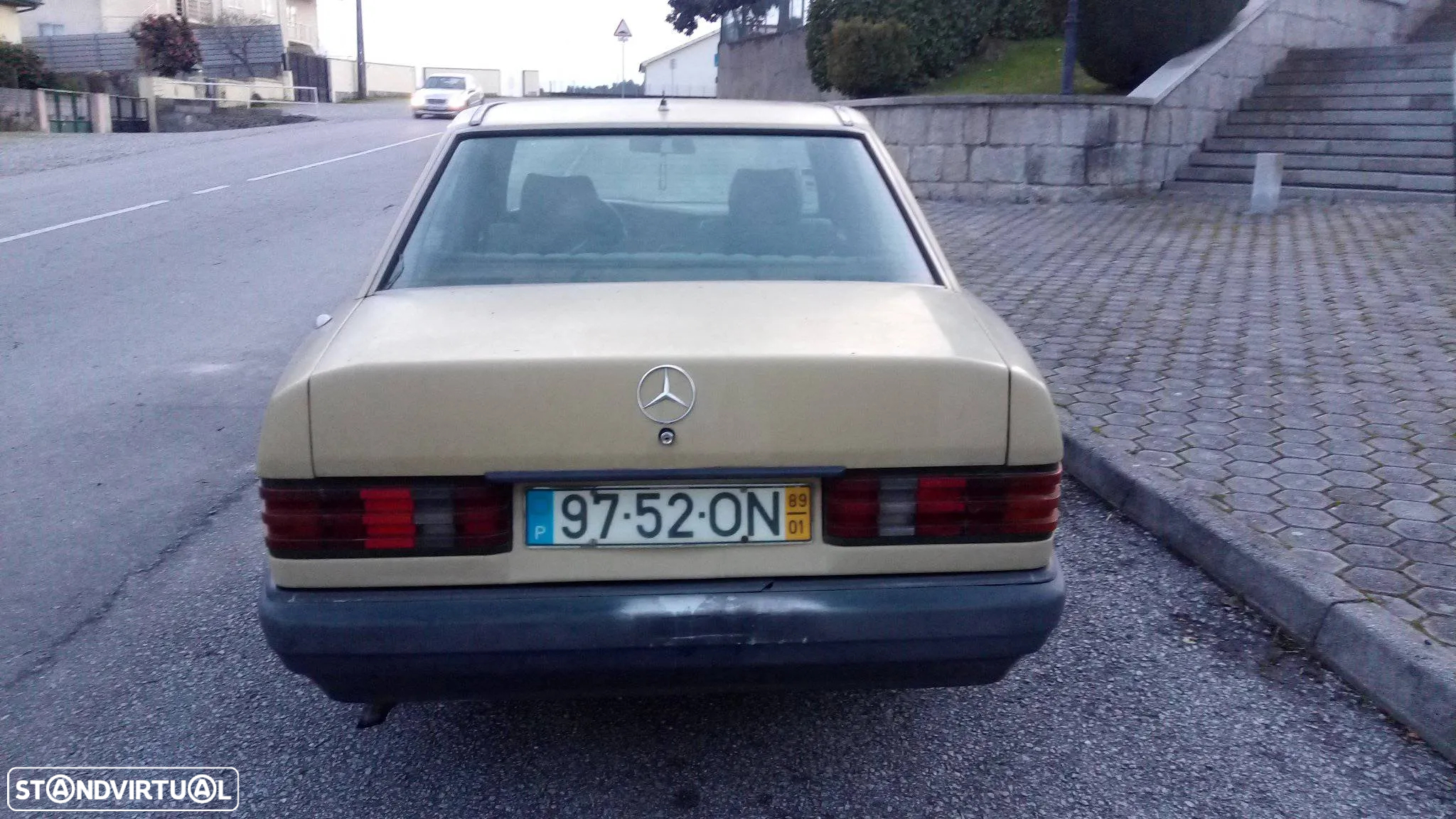 Mercedes-Benz 190 D 2.5 - 6