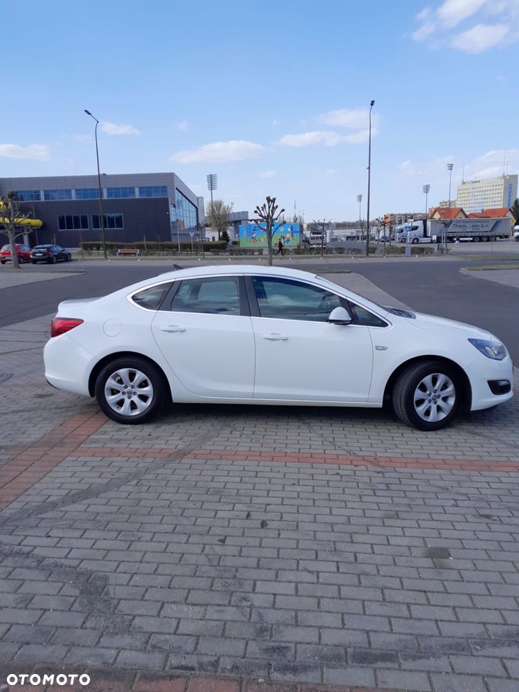 Opel Astra 1.4 T Business EU6 - 4