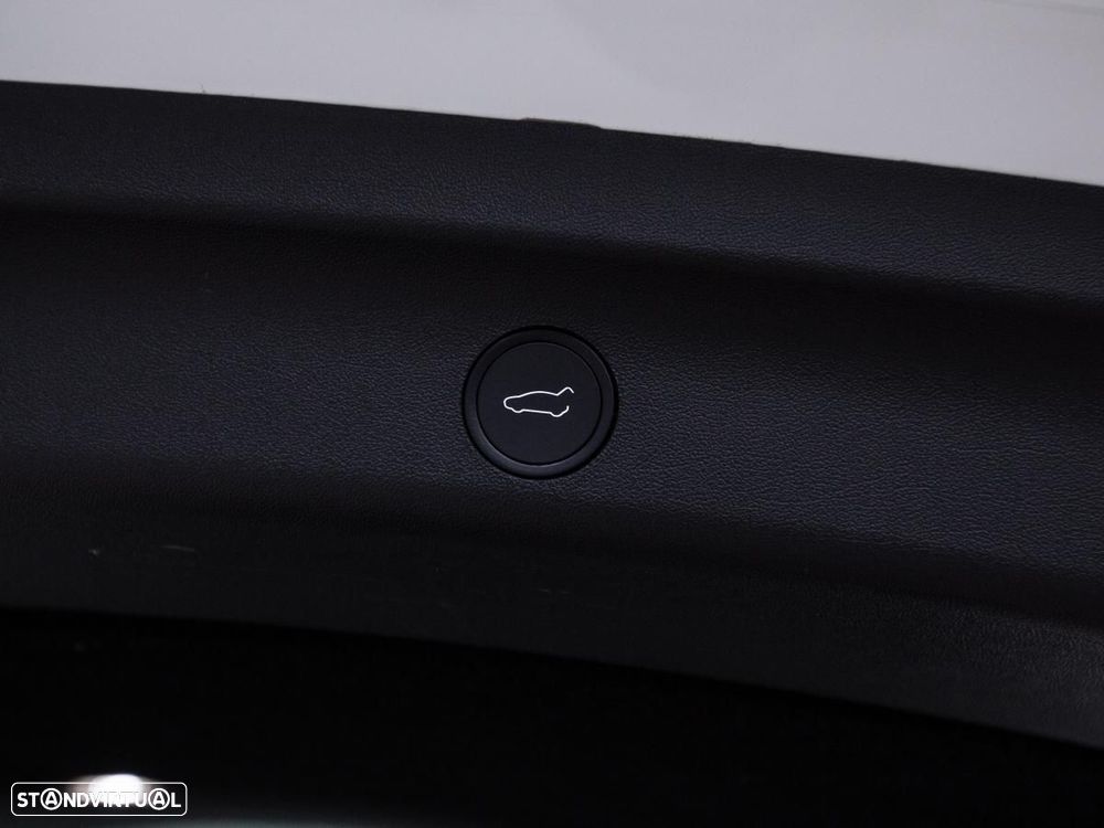 Tesla Model Y Long Range Dual Motor AWD - 16