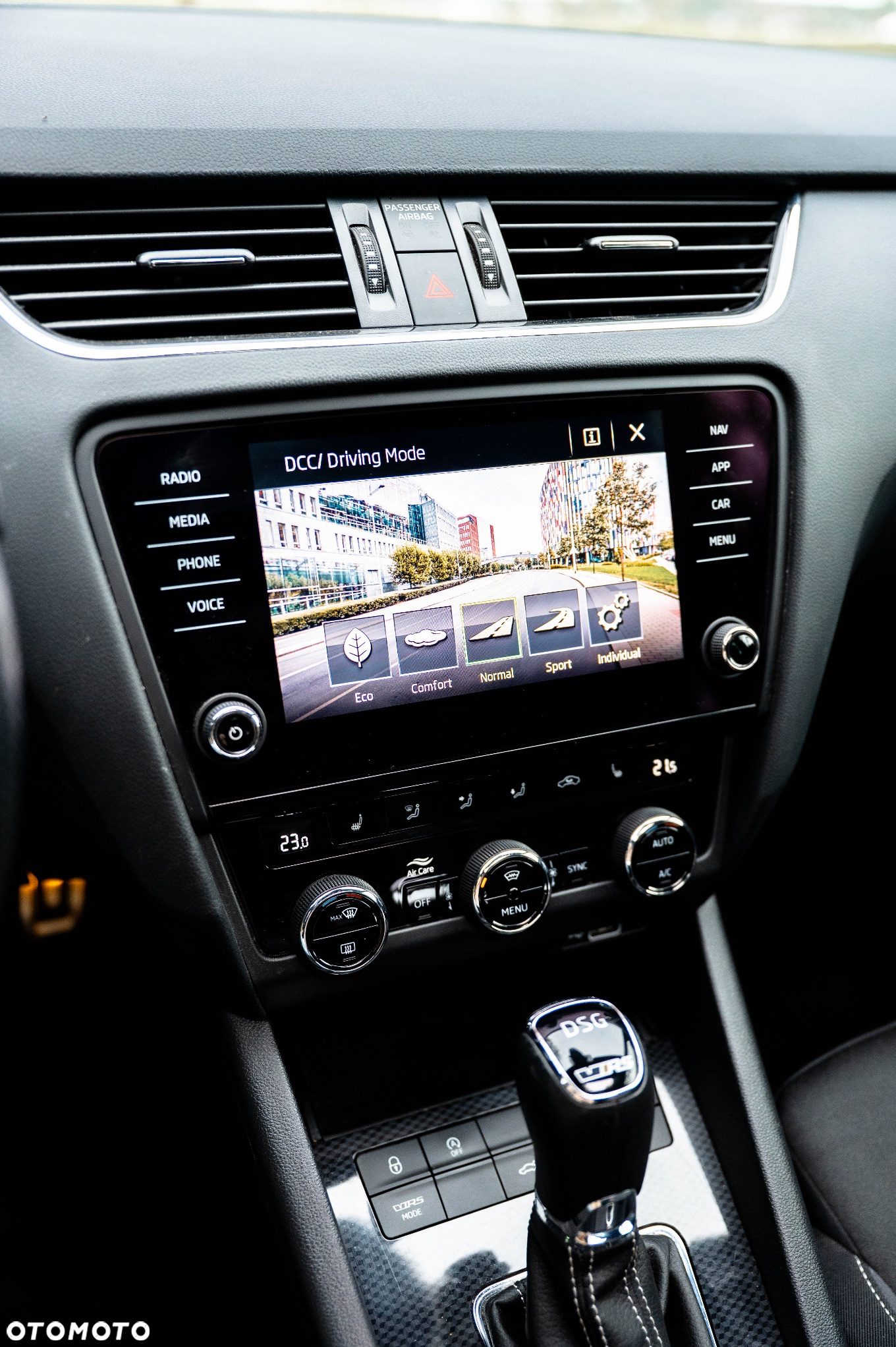 Skoda Octavia 2.0 TDI DSG RS - 25