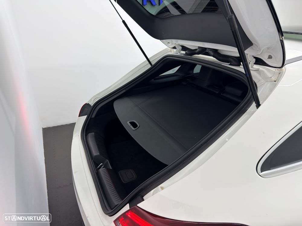 Mercedes-Benz CLA 250 e Shooting Brake AMG Line - 34