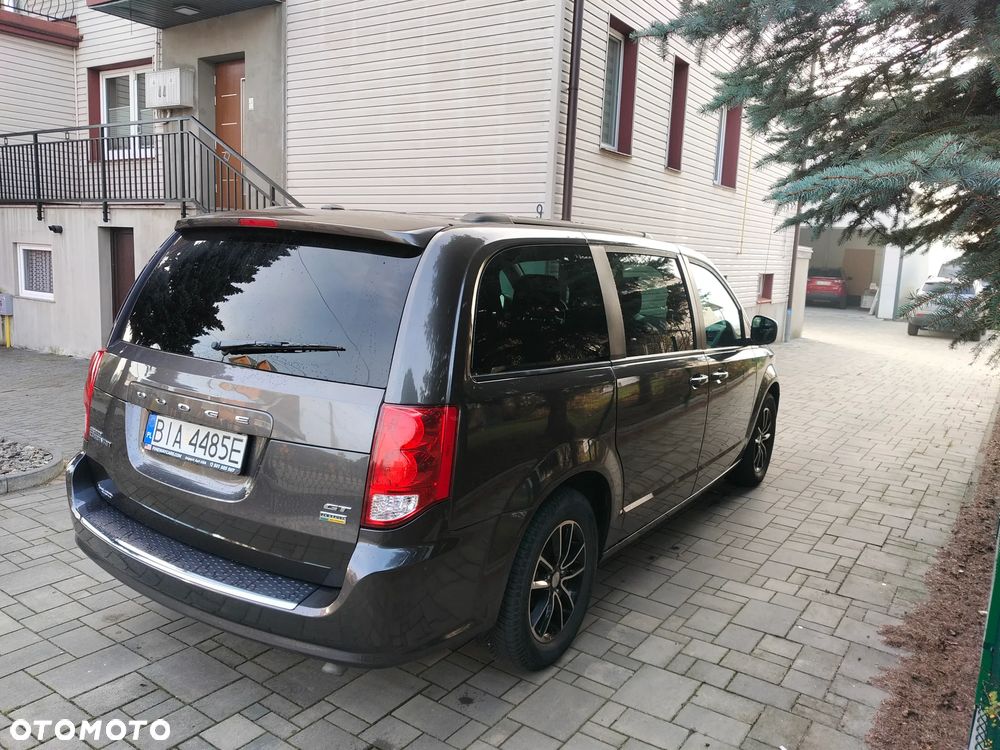 Dodge Grand Caravan - 5