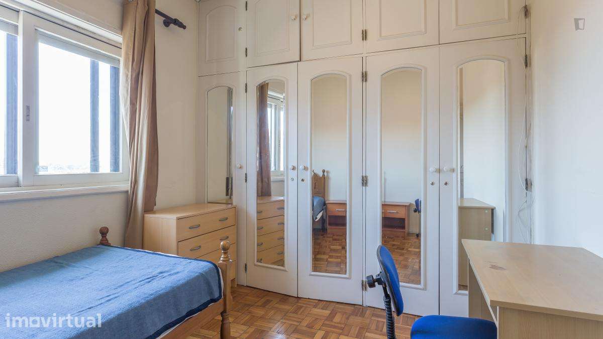 Quarto - localizado em Paranhos Porto - Grande imagem: 4/31