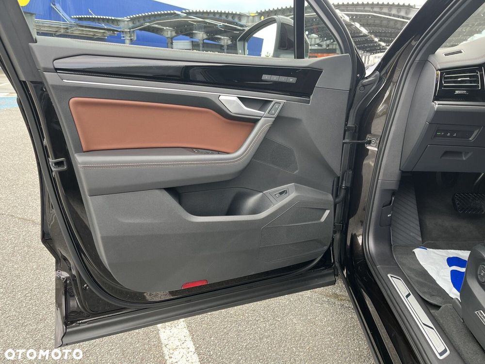 Volkswagen Touareg - 11