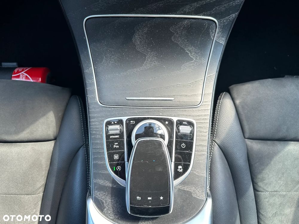 Mercedes-Benz GLC 250 4Matic 9G-TRONIC AMG Line - 12