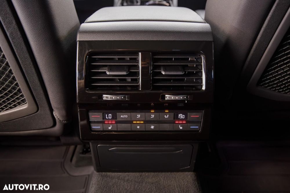 Volkswagen Touareg - 32