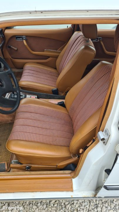 Mercedes-Benz 280 - 8