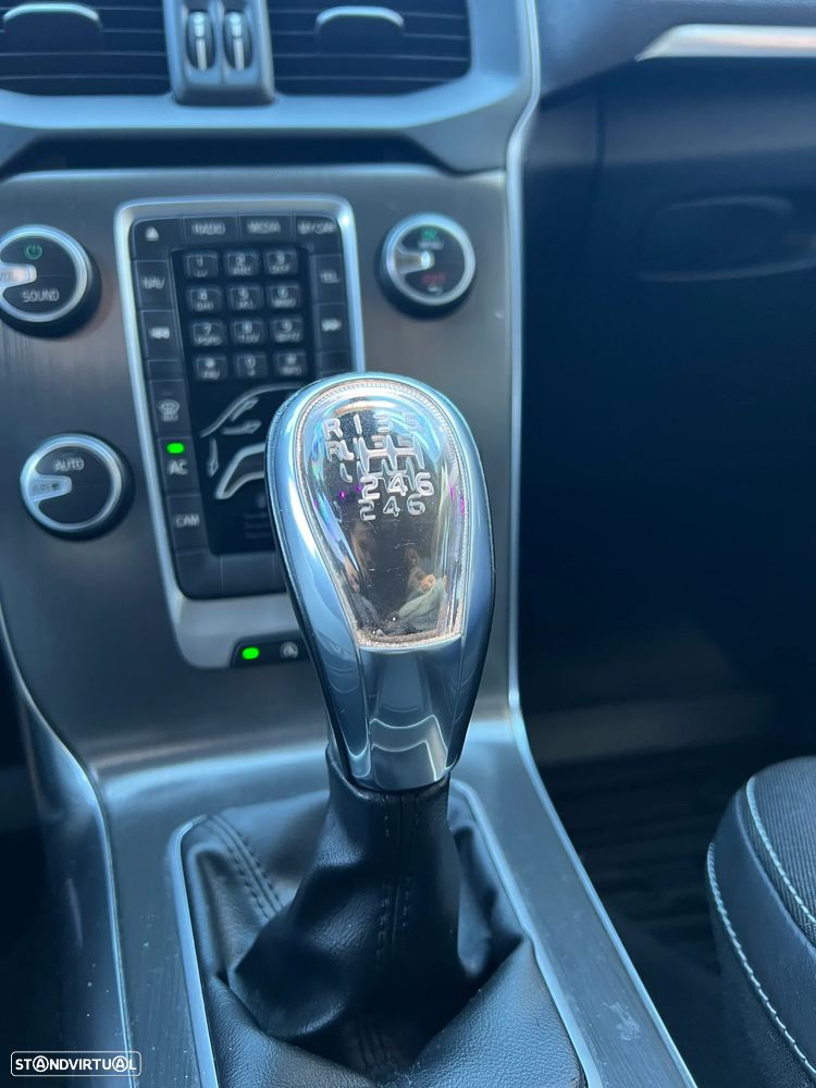 Volvo V40 D2 Momentum - 19