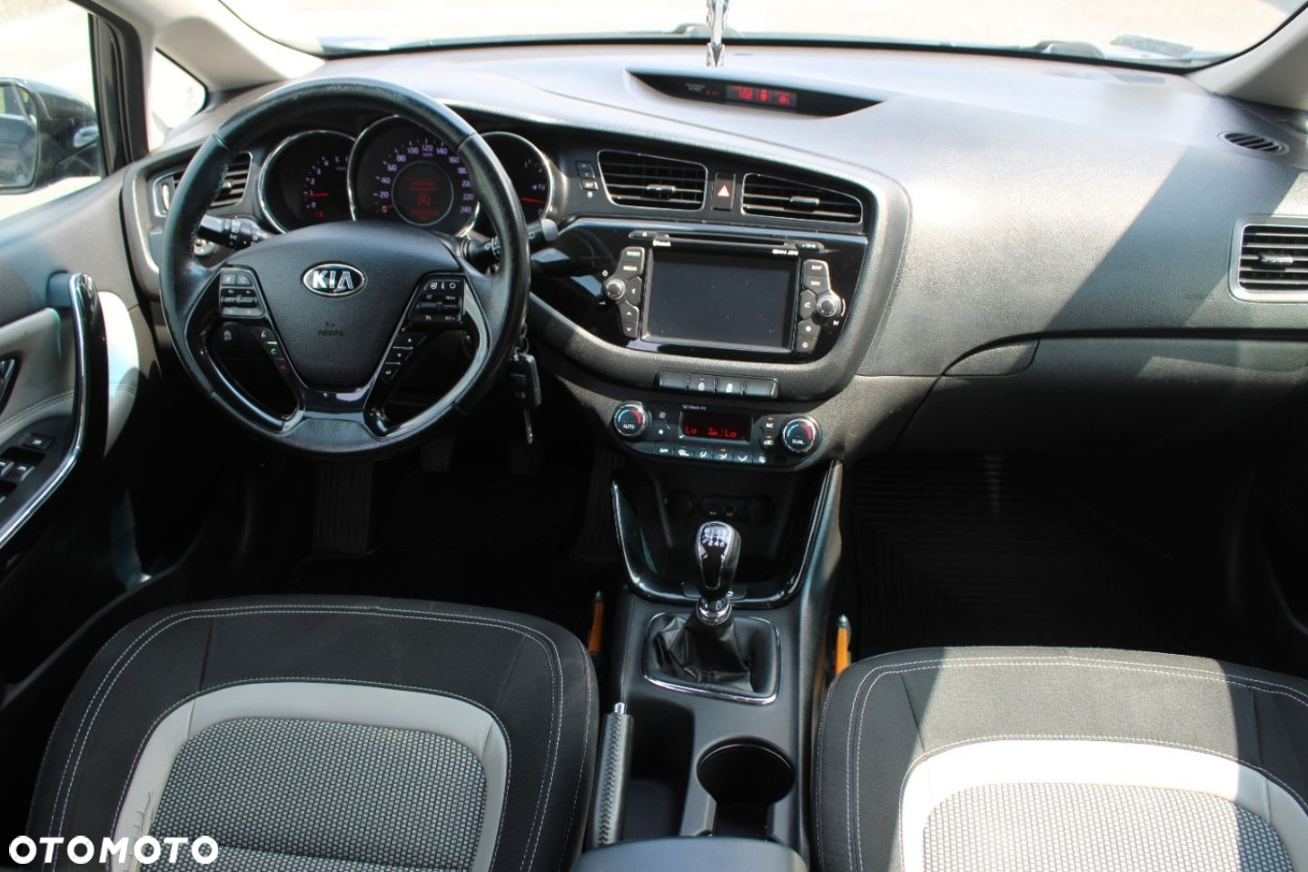 Kia Ceed - 35