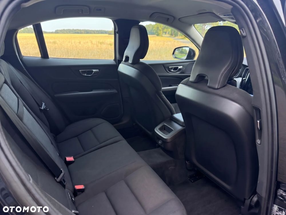 Volvo V60 B3 B Momentum - 9