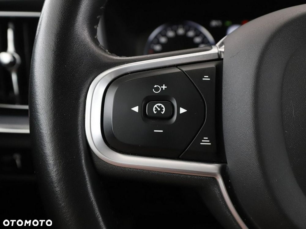 Volvo V60 D4 Geartronic Momentum Pro - 33