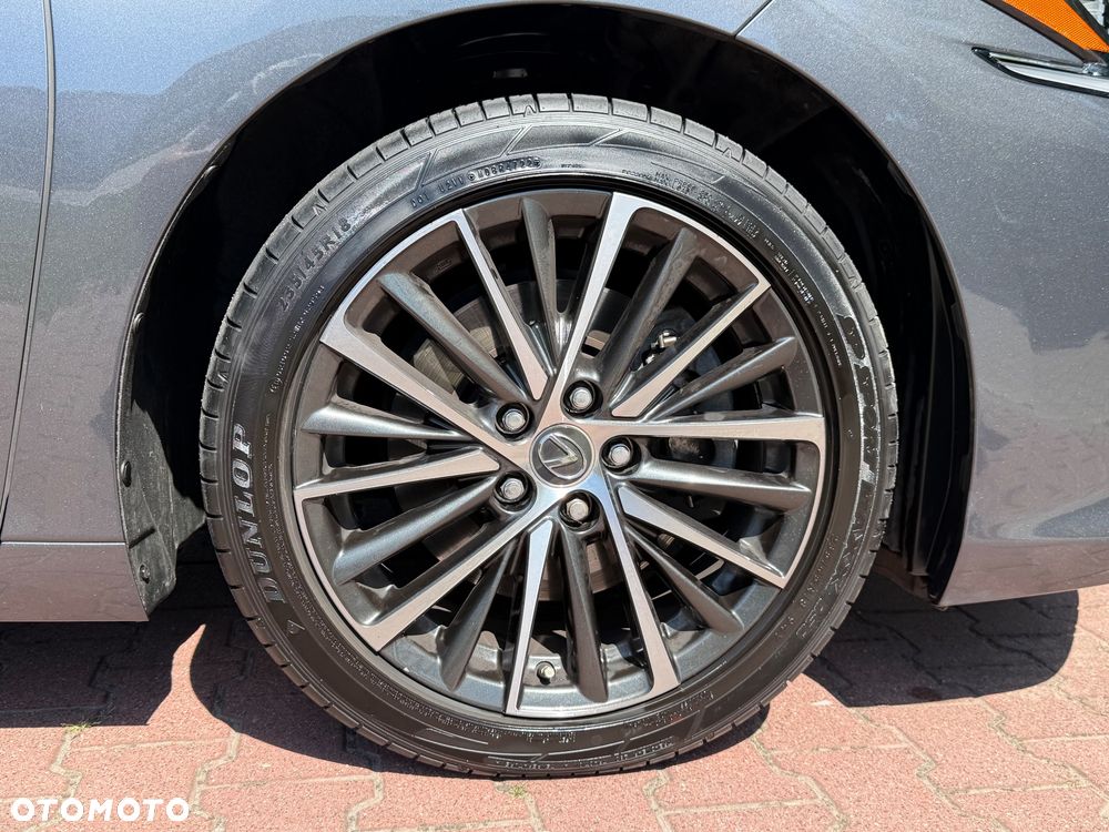 Lexus ES 300h Prestige - 38