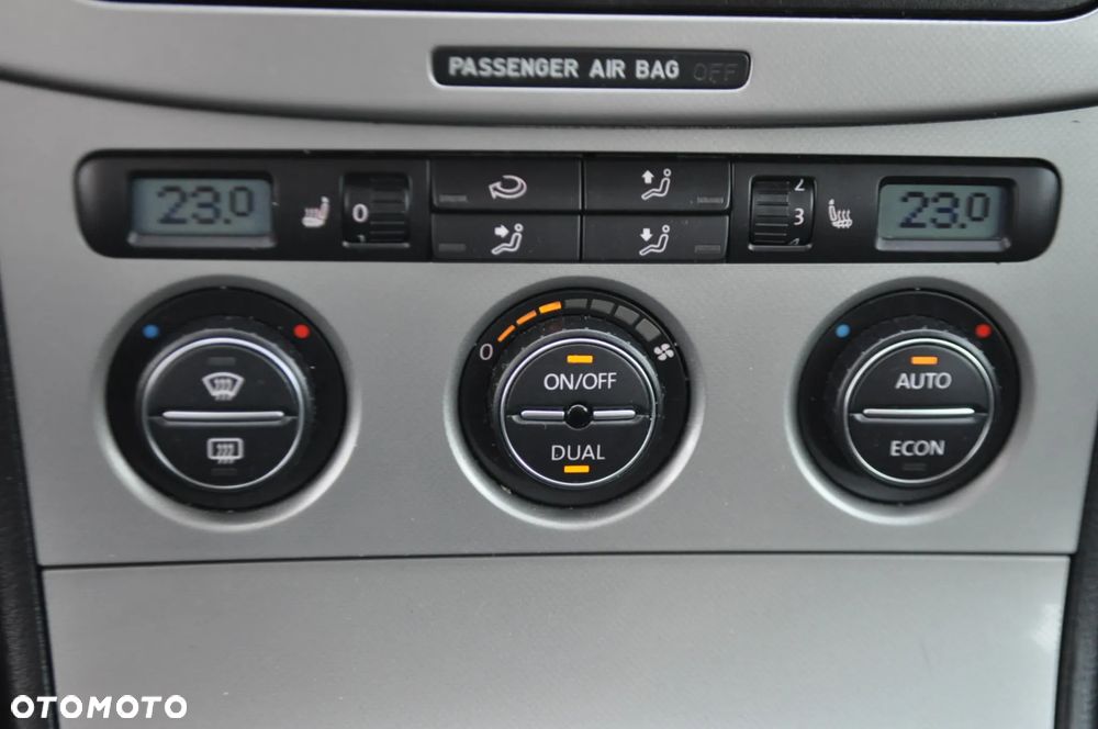 Volkswagen Passat Variant 2.0 TDI BlueMotion Technology DPF Highline - 19