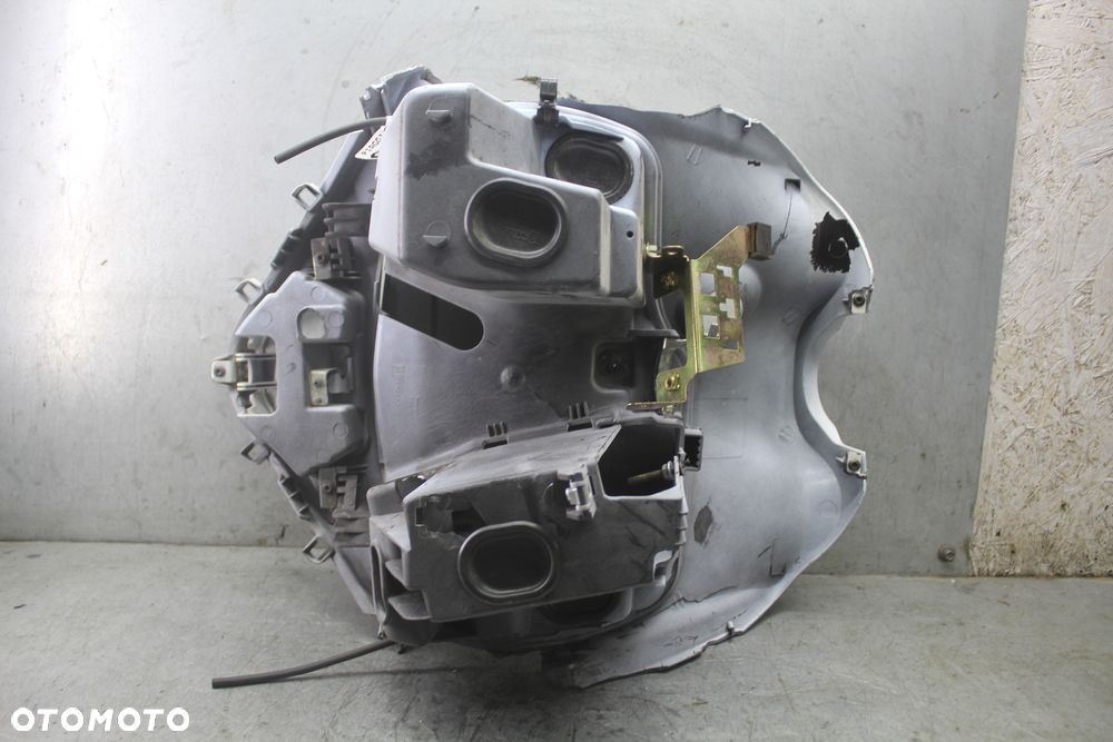 Piaggio Fly 125 12-19 r Kokpit owiewka osłona wypełnienie - 4