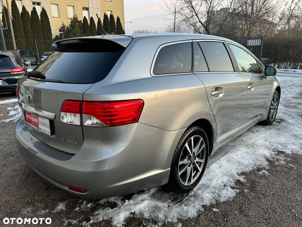 Toyota Avensis 1.6 Comfort - 5