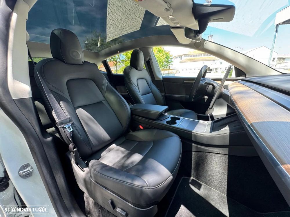 Tesla Model Y Long Range Dual Motor AWD - 24