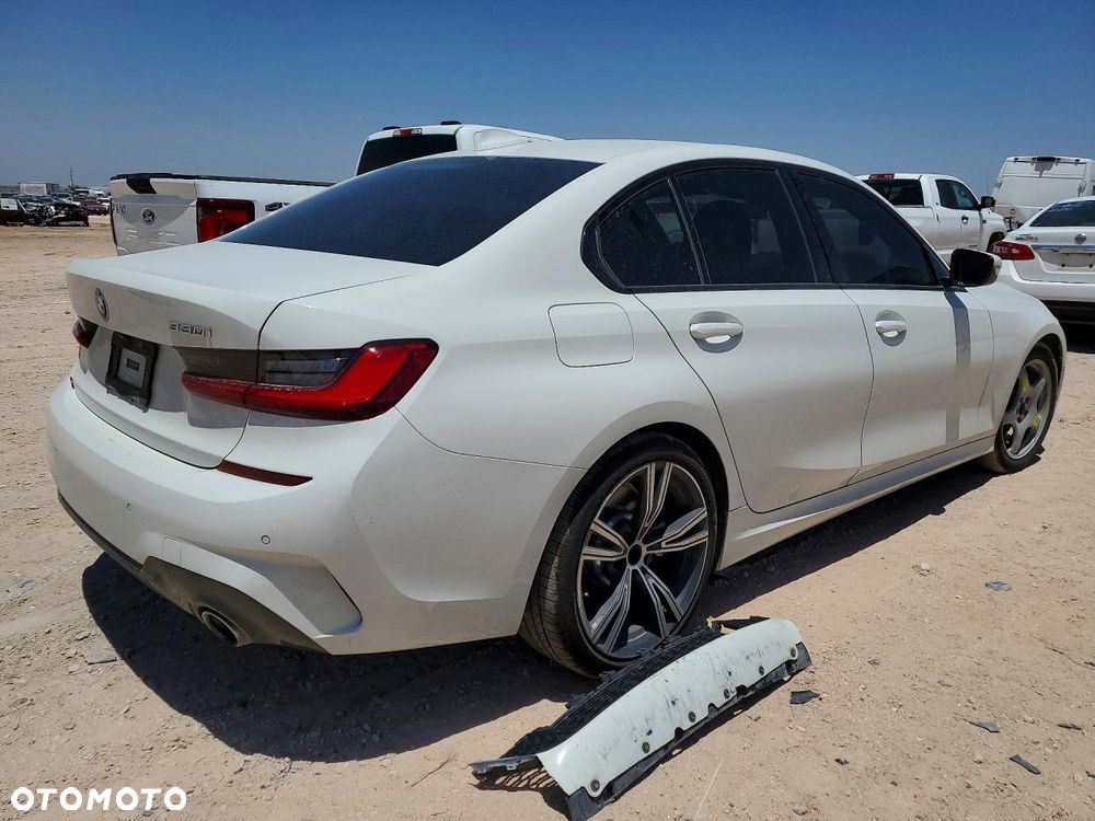 BMW Seria 3 330i M Sport - 4