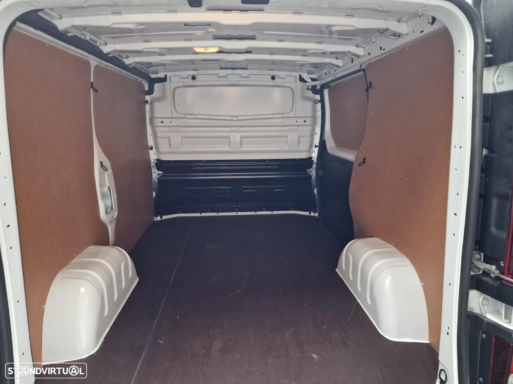 Renault Trafic L1H1 2.0 dci 120CV - 11