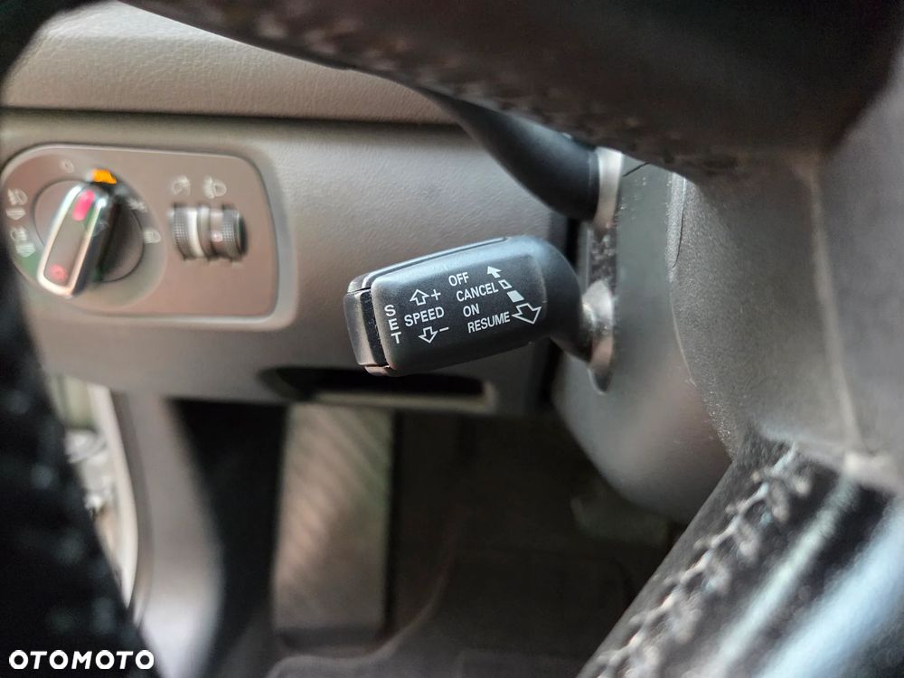 Audi A3 3-drzwiowe 2.0 TDI DPF Ambiente S tronic - 32