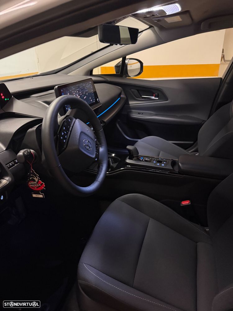 Toyota Prius 2.0 Plug-in Luxury - 9