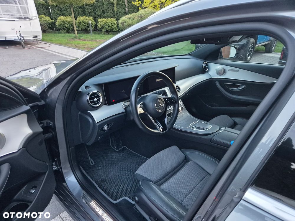 Mercedes-Benz Klasa E 220 d 4-Matic Exclusive - 31