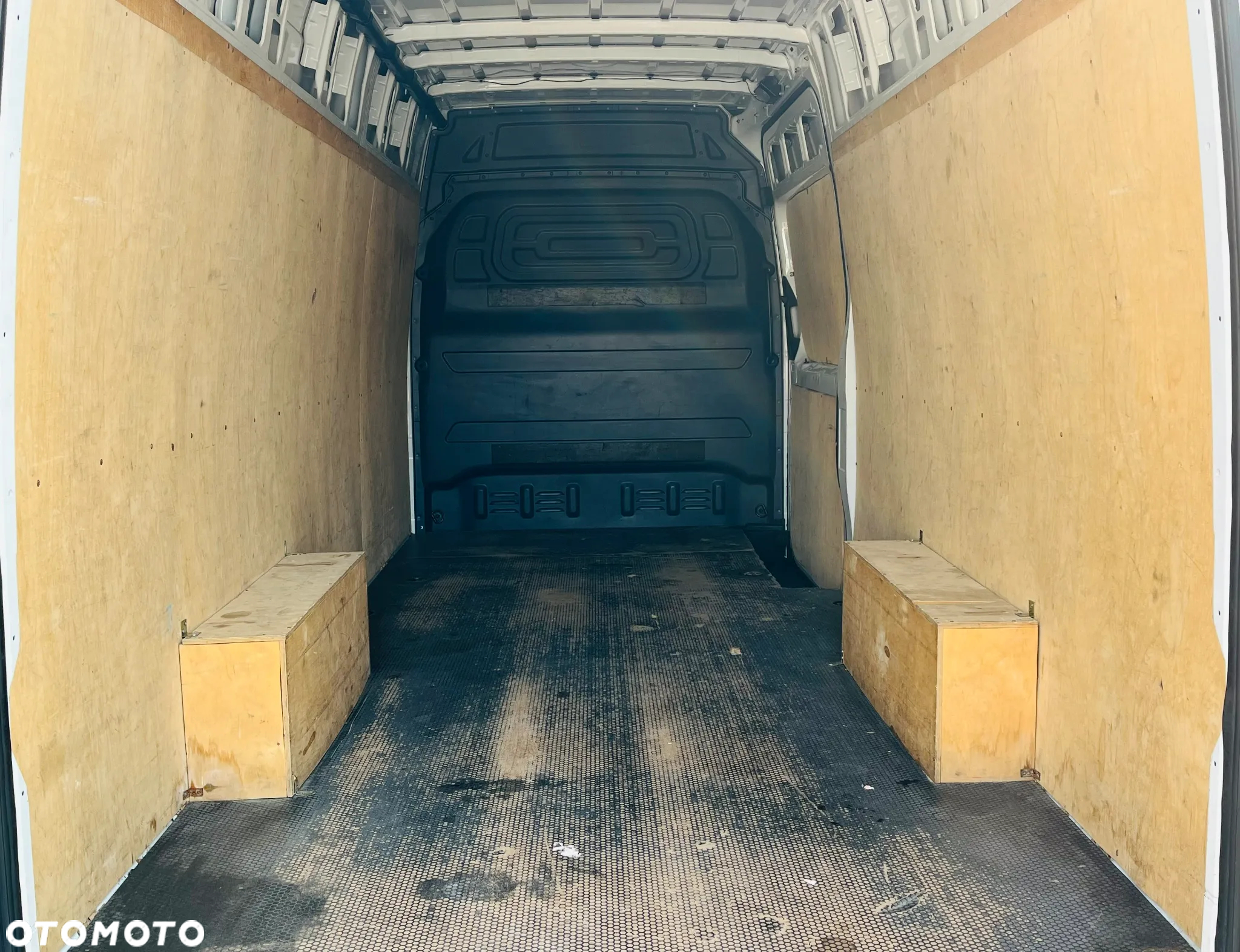 Mercedes-Benz SPRINTER 319 V6 L3H2 - 18