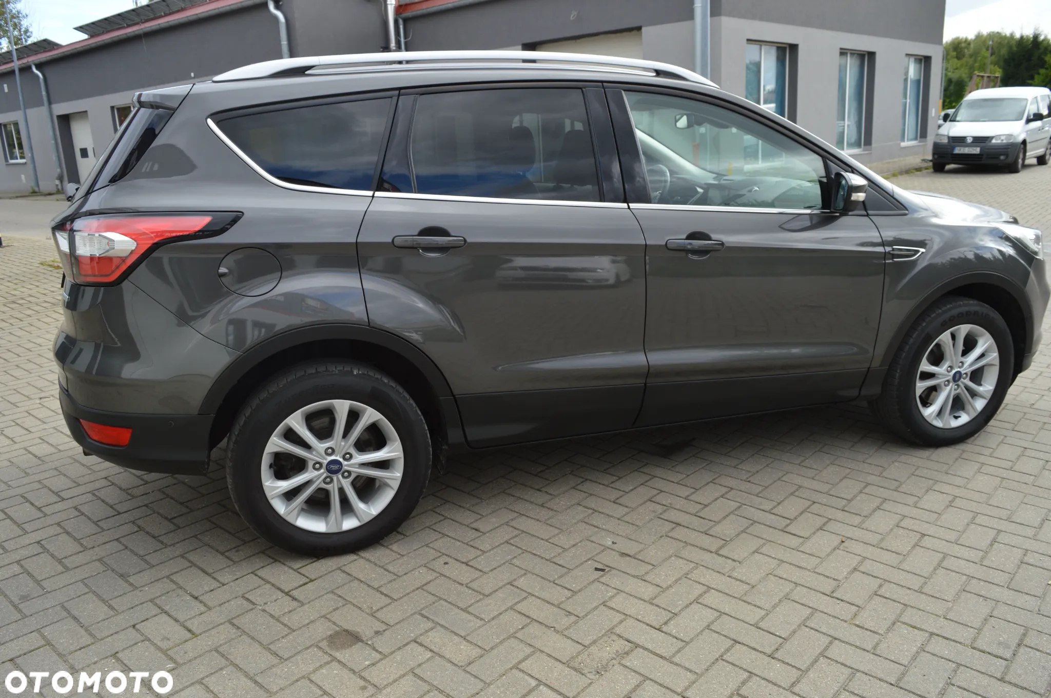 Ford Kuga 1.5 EcoBoost 2x4 Titanium - 10