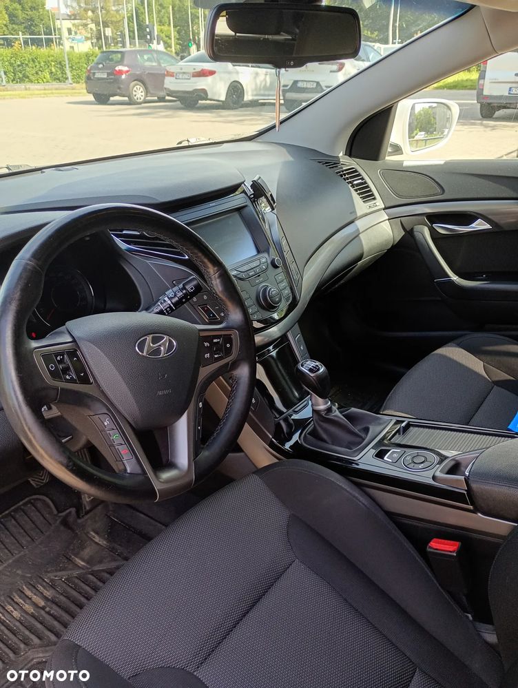Hyundai i40 Kombi blue 1.6 Family - 9