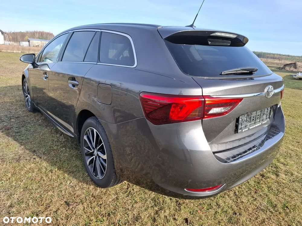 Toyota Avensis 2.0 D-4D Prestige - 5