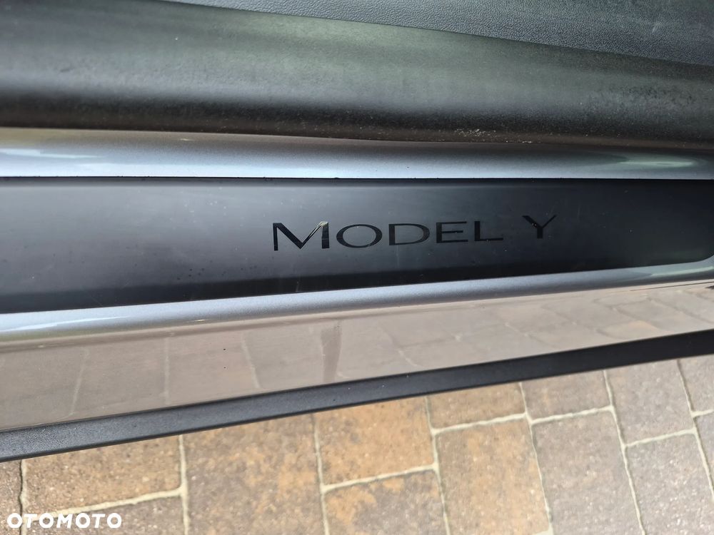 Tesla Model Y Long Range Dual Motor AWD - 16