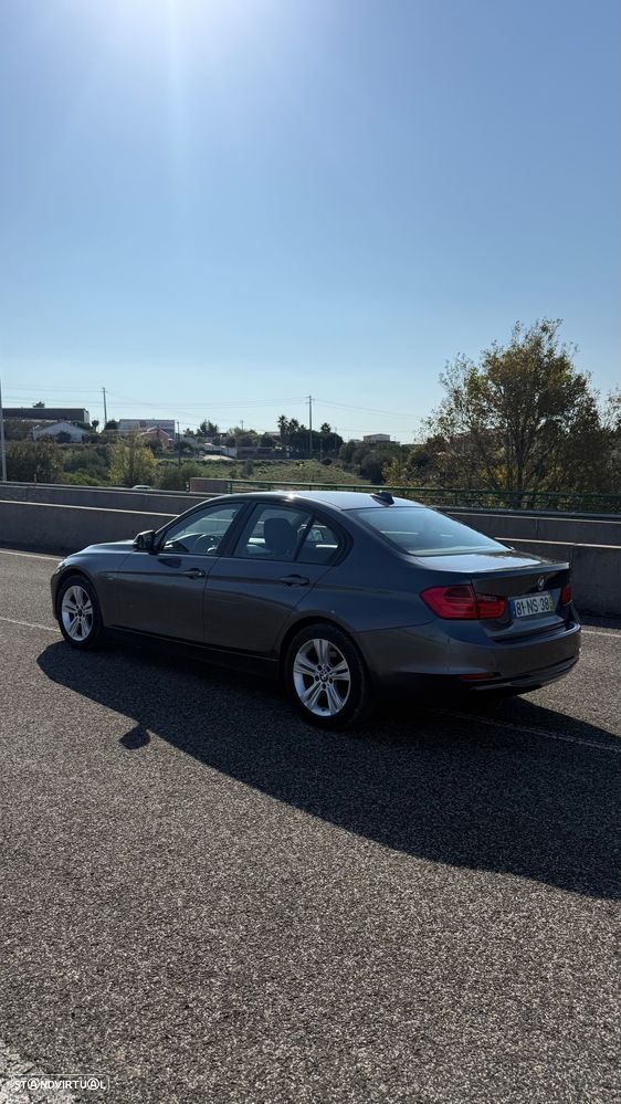 BMW 320 d EfficientDynamics Line Sport - 12