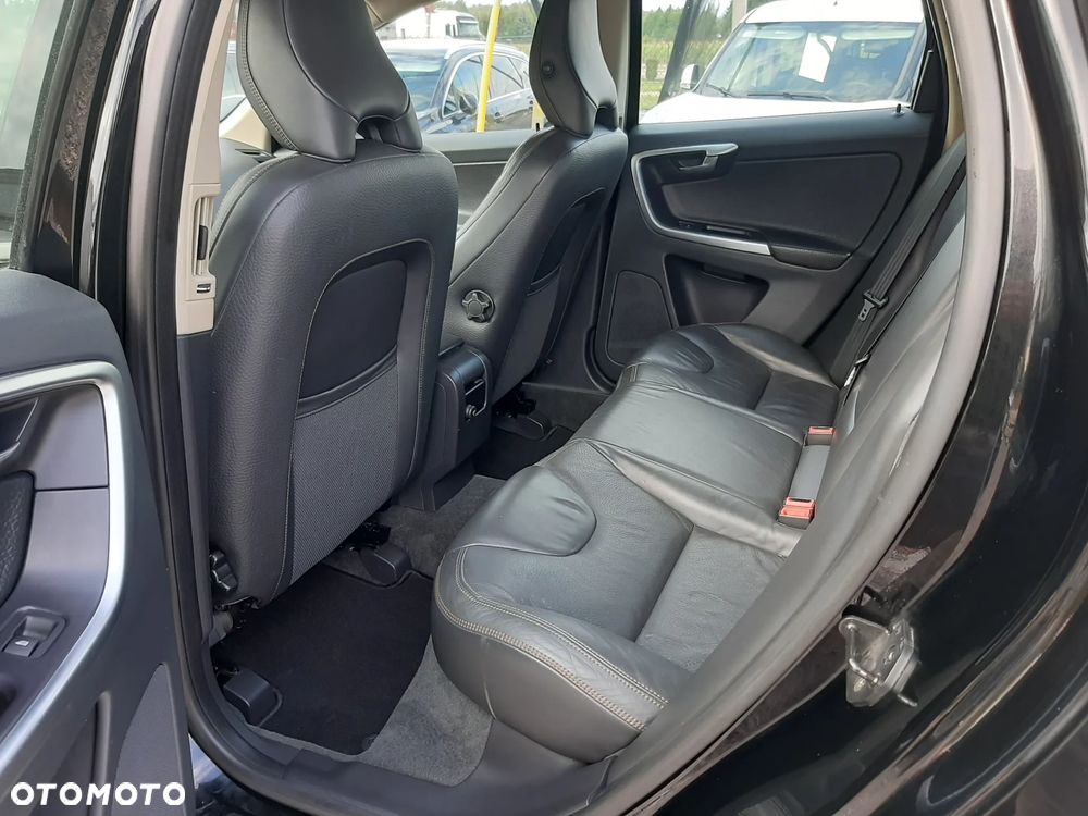 Volvo XC 60 D5 AWD Momentum - 14