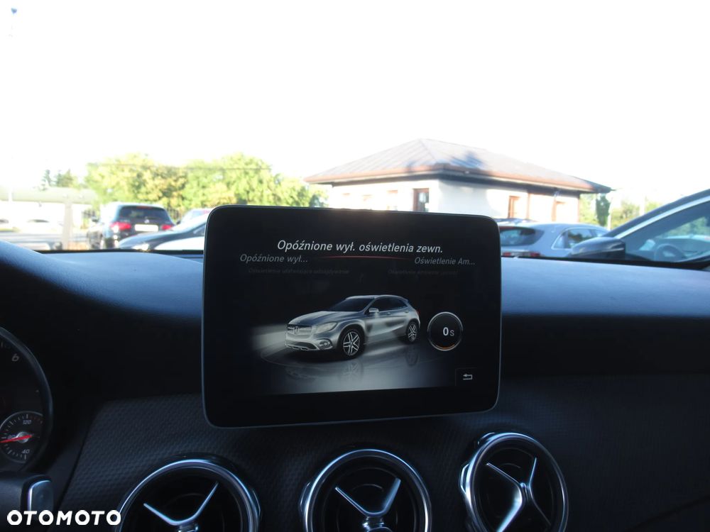 Mercedes-Benz GLA 200 7G-DCT Style - 32