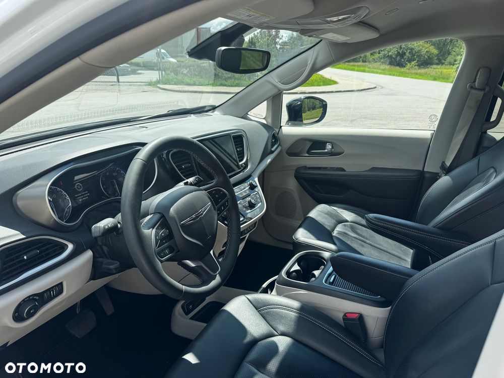 Chrysler Pacifica - 10