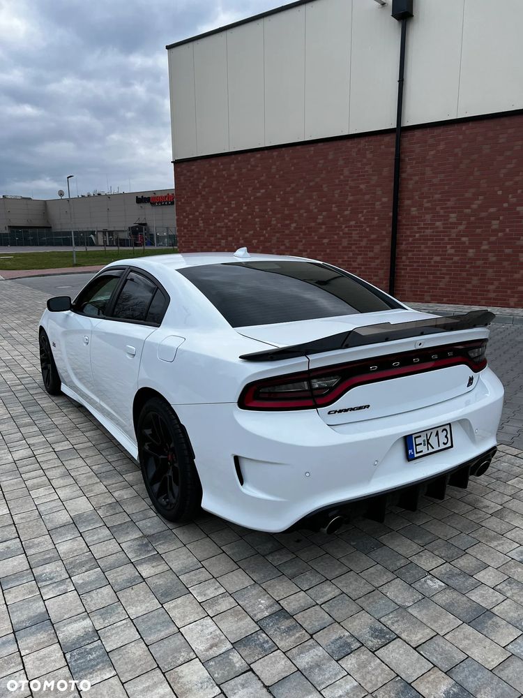 Dodge Charger 6.4 Scat Pack - 8
