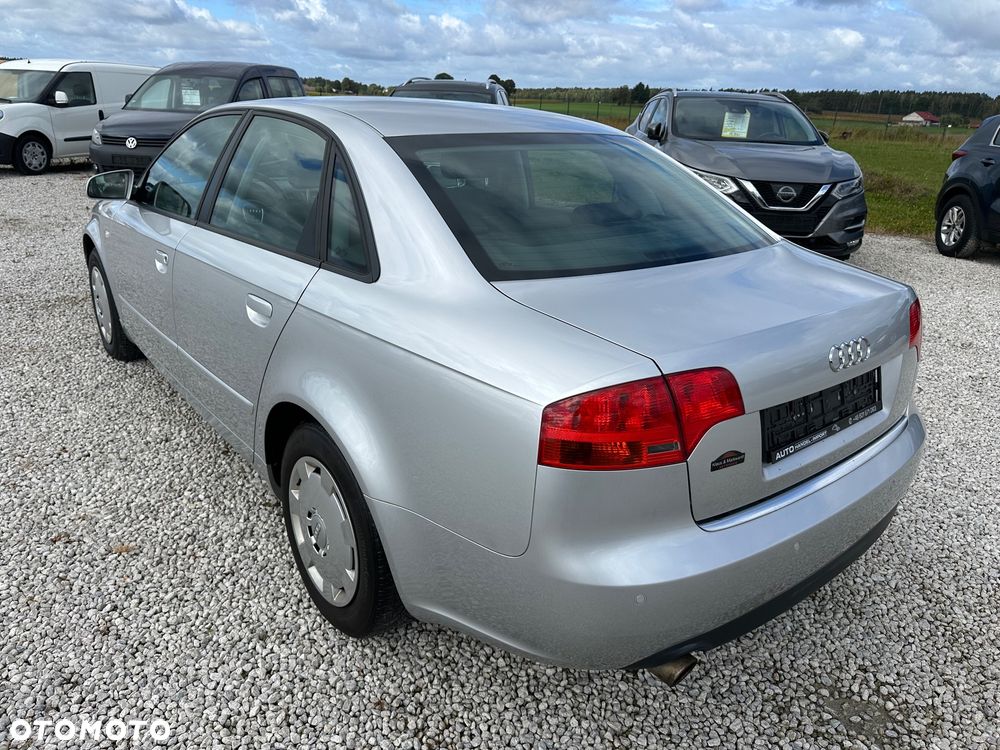 Audi A4 Limousine - 10
