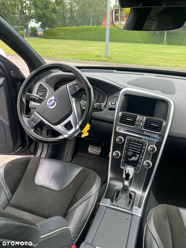 Volvo XC 60 D5 AWD R-Design Momentum - 6