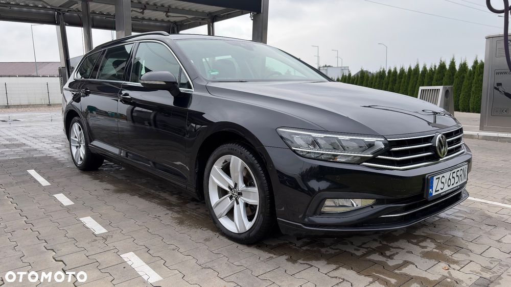 Volkswagen Passat - 1