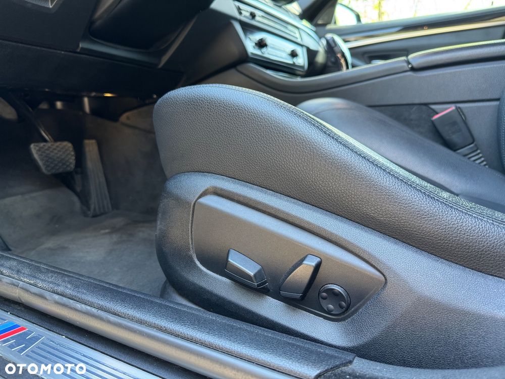BMW Seria 5 520d xDrive - 14